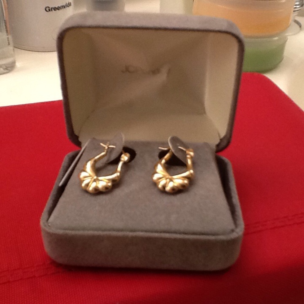 8 pair pierced earrings